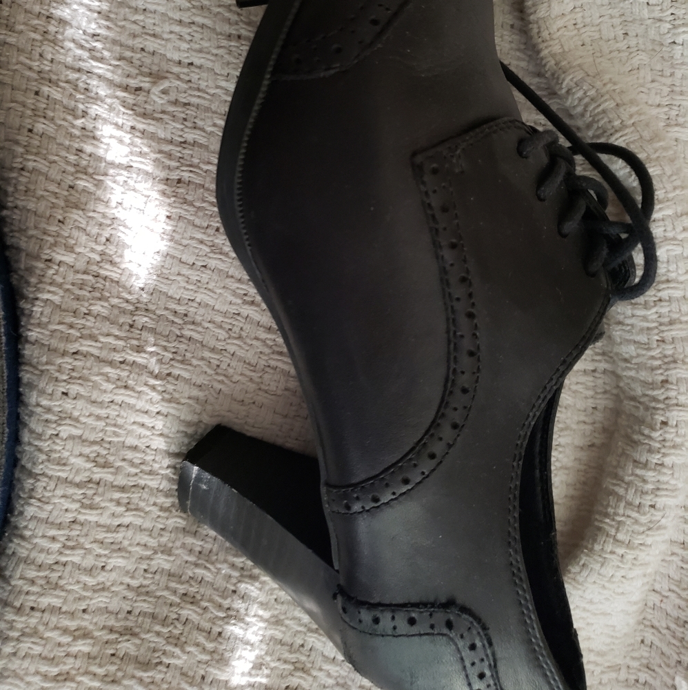 Shoes - Picture 2 of 3